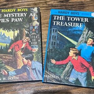 The Hardy BoysMystery Book Set - The Tower Treasure & The Mystery at Devil's Paw